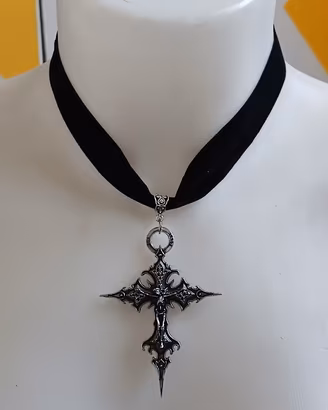girocollo con croce Gotica in metallo 