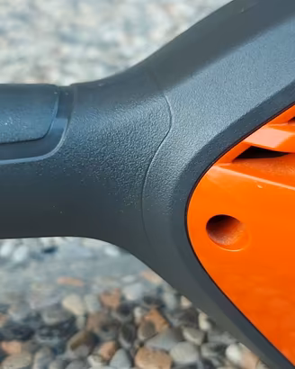 Decespugliatore leggero husquarna 215iL