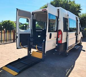 Peugeot Boxer 9 posti con pedana per trasporto 2 c