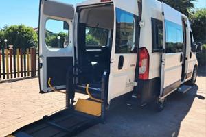 Peugeot Boxer 9 posti con pedana per trasporto 2 c