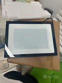 Faro LED da Esterno 300W - Impermeabile IP66