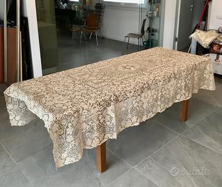 Tovaglia antica in pizzo