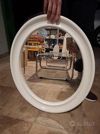 Specchio ovale con cornice bianca