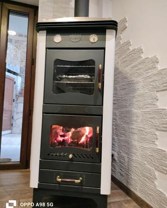 Stufa a legna con forno