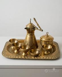 Servizio da caffè turco vintage in ottone inciso