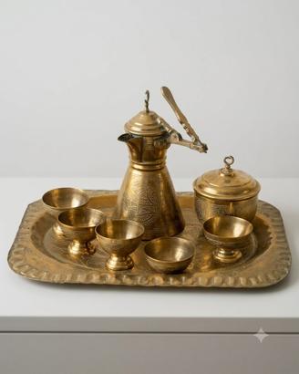 Servizio da caffè turco vintage in ottone inciso