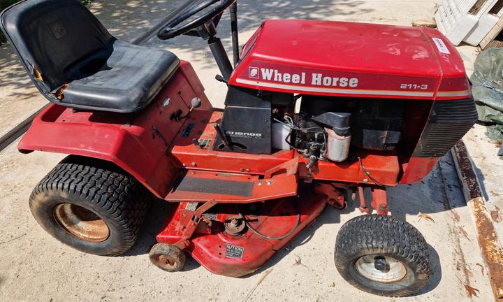 Trattorino TORO WHEEL HORSE 211-3
