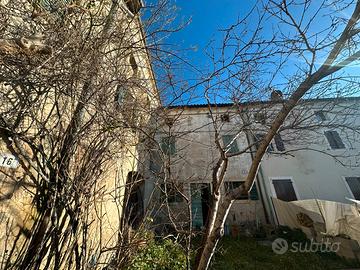 Fabbricato rustico terra cielo