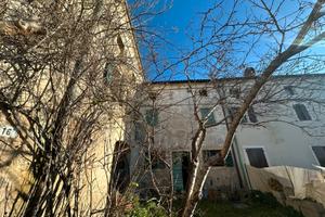 Fabbricato rustico terra cielo