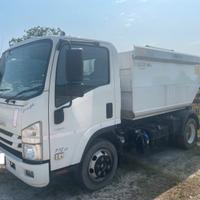 Isuzu 75 con Costipatore