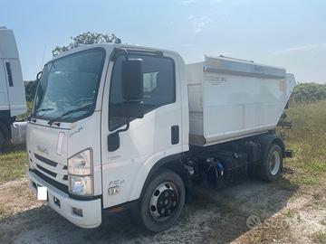 Isuzu 75 con Costipatore