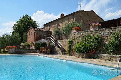 Villa con piscina/Jacuzzi 11 pers. Mte S.SavinoAR