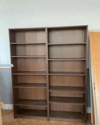 Coppia di librerie marroni