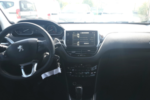 Peugeot 208 1.2 benzina ideale neopatentati