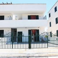 COMODO TRILOCALE A SOLI 50m SPIAGGIA LIDO MARINI