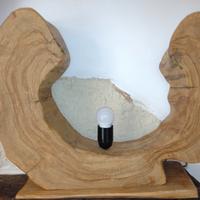 Lampada da tavolo in legno