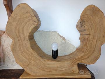 Lampada da tavolo in legno