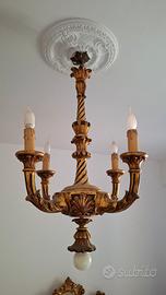 Lampadario dorato in legno stile Luigi XVI