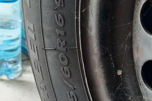 Ruota con cerchione quattro stagioni 215/60R16 99V