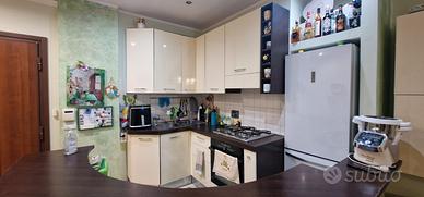Cucina ad angolo bianco avorio