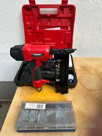 Spara chiodi nuovo mai usato