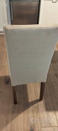 sedie in legno con rivestimento in lino