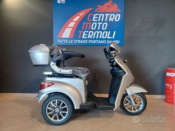 Sym Altro NCX scooter triciclo eletrico