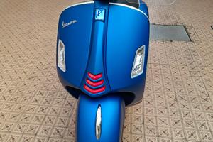 VESPA 300 HPE GTS SUPER  11000km BLU OPACO
