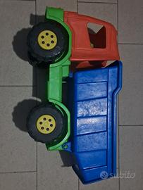 2 camioncini e 1 ruspa
