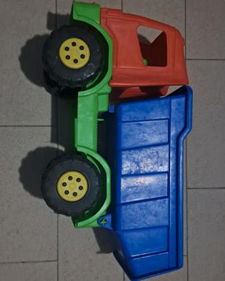 2 camioncini e 1 ruspa