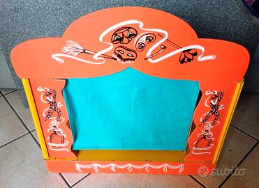 Teatrino in Legno vintage per Burattini Marionette