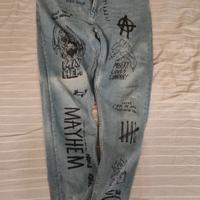 Jeans con scritte praticamente nuovi