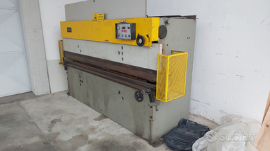 Pressa piegatrice Omag 3000 mm