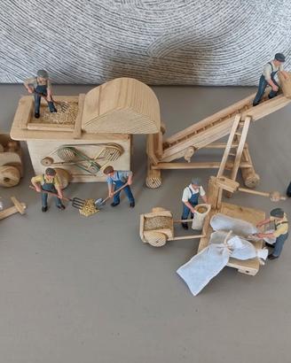 MODELLINO IN  LEGNO - la trebbiatura 