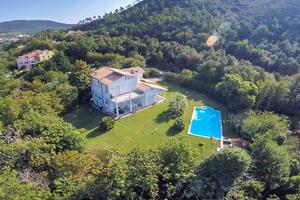 Villa con Piscina