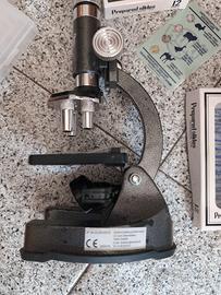microscopio ottico e vetrini