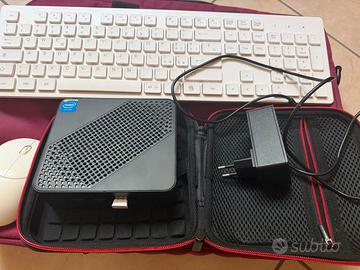 Kit Mini PC MINISFORUM U700 (i5, 8GB, 256GB) + Tas