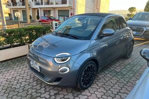Fiat 500 e Cabrio La prima