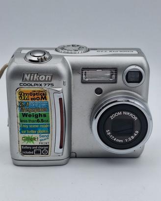 Fotocamera Digitale Vintage Nikon 
