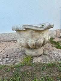 Vaso in cemento decorato