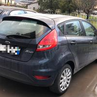 Ford Fiesta 1.4 TDCi 70CV 5 porte Titanium- si neo