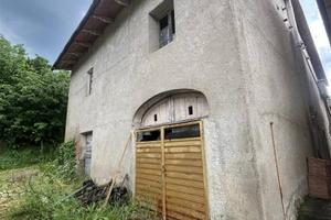 Casa indipendente di 240 m² con più di 5 locali a 