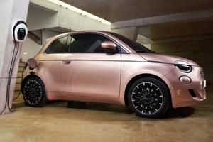 FIAT 500e La Prima 3+1 23,65 kWh