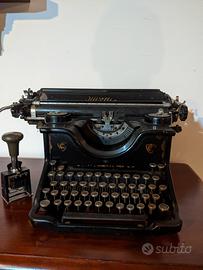 macchina da scrivere Olivetti 
