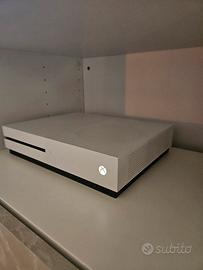XBOX ONE S 1TB