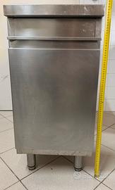 Mobile in acciaio inox con cassettone