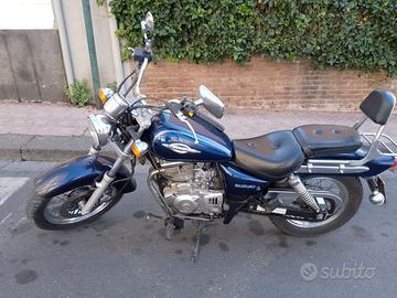 Suzuki marauder 250 anno 2005 batteria nuova