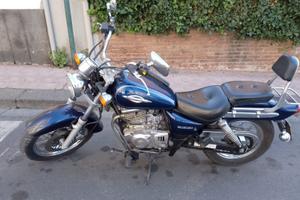Suzuki marauder 250 anno 2005 batteria nuova