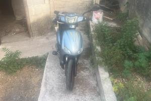 scooter 50cc con la batteria nuova