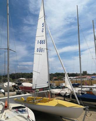 barca Alpa S (num. velico I-868), armata da regata